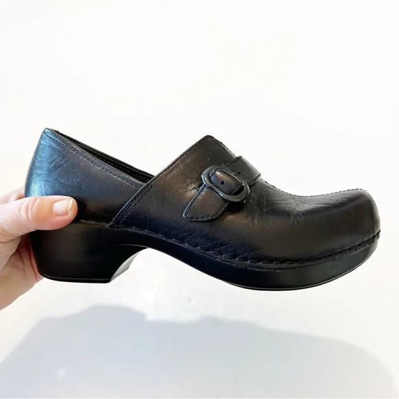 Dansko Tamara Clogs Black Leather Women’s Size 38 EU Buckle Detail Comfort Work - Picture 2 of 14